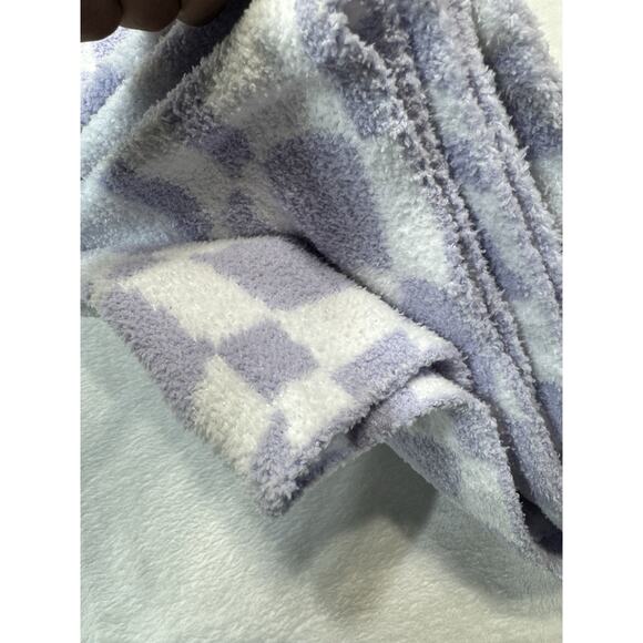 Mellow & Mod Feather Yarn Blanket Lavendar & White Check 50 X 70 in - Picture 6 of 6